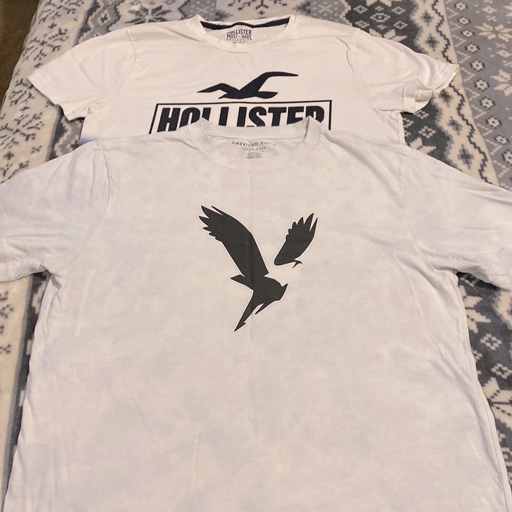 2 extra small hollister t- shirt